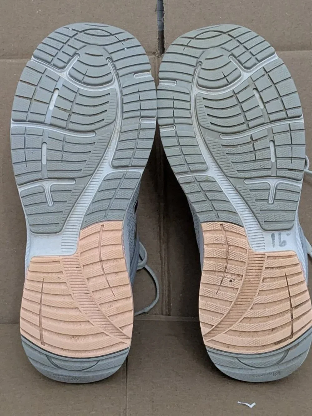 New Balance 847 v4 Walking Shoes Sneakers Womens Size 10.5 Gray Pink Comfort